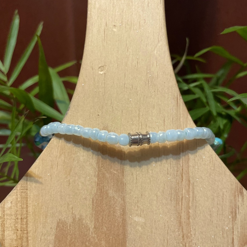 Different blues stretchy bracelet